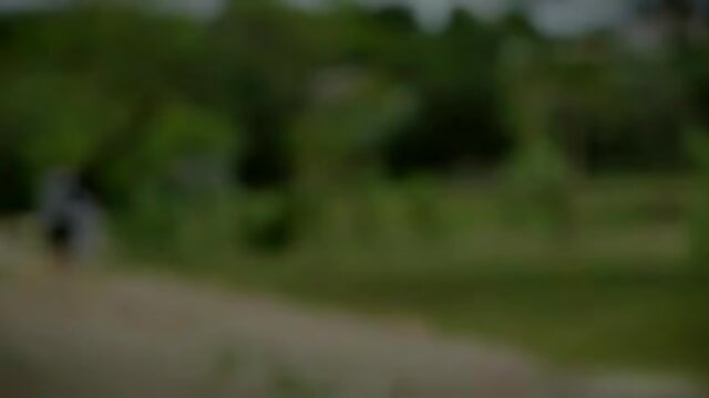 Najljubši :  Piščanec z drobnimi joški pogoltne tiča z usti in piko Video posnetki 