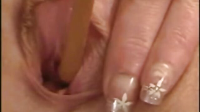 Najljubši :  Očarljivo najstniško dekle liže svojo tesno muco Video posnetki 