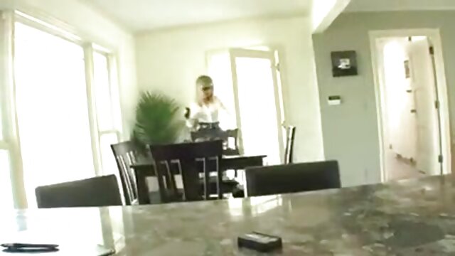 Najljubši :  Izkušene blondinke uživajo v lezbičnem seksu sredi noči Video posnetki 