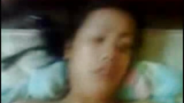 Najljubši :  Fantu je neprijetno, medtem ko drug moški jebe njegovo GF Video posnetki 