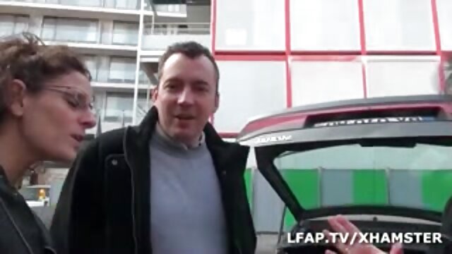 Najljubši :  Ebony babe ima usta raziskana z velikim belim tiča na kamero Video posnetki 