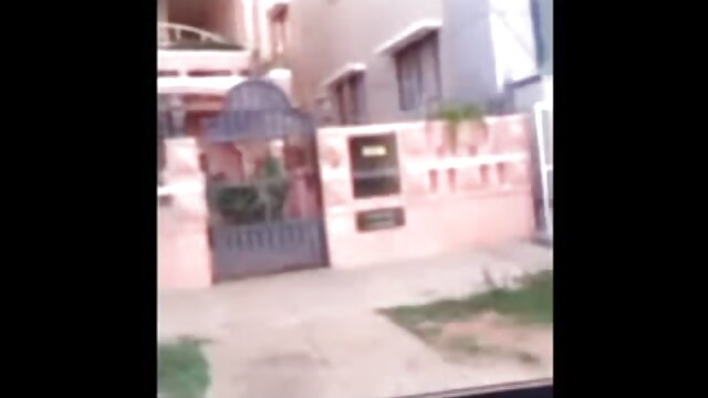 Najljubši :  Latina z neverjetnimi očmi kaže, kako dobra je pri sesanju kure Video posnetki 