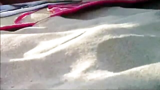 Najljubši :  Modrooka rjavolaska amatersko posname prizor seksa s fantom Video posnetki 