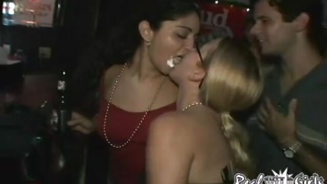 Najljubši :  Ebony babe brizga vse po pošastnem tiču ​​belega fanta Video posnetki 