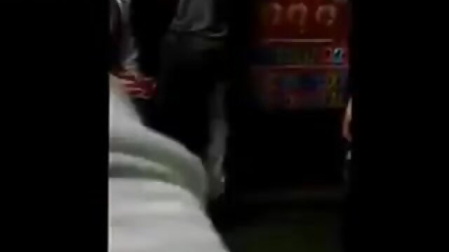 Najljubši :  Impresivna rjavolaska prvič preizkusi pornografijo Video posnetki 