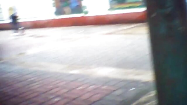 Najljubši :  Bela dama z veliko rit se preprosto ne more naveličati njegovega tiča Video posnetki 