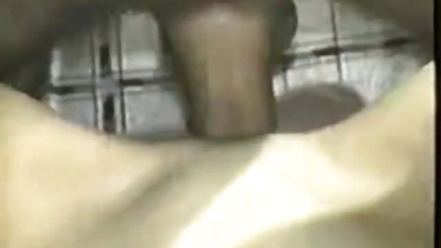 Najljubši :  Osupljiva Latina z naravnimi joški ima hardcore trojček Video posnetki 