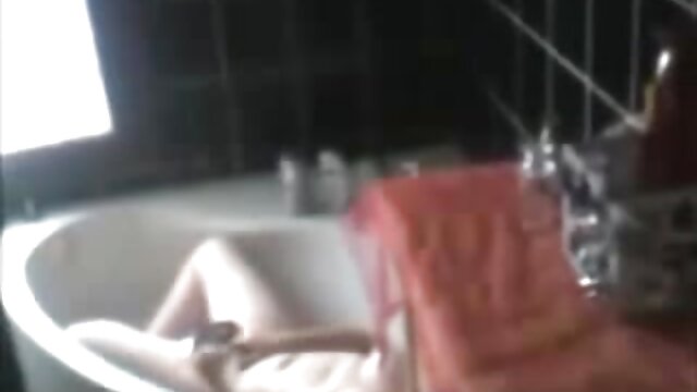 Najljubši :  Rjavolasko dekle se v POV navadi s svojim kosom Video posnetki 