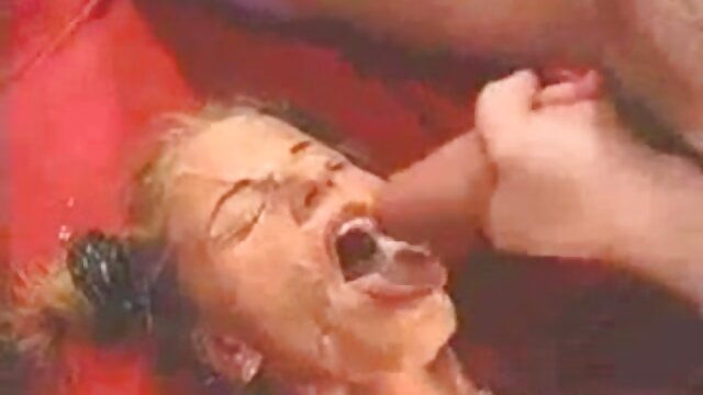 Najljubši :  Moški ne prenaša striptiz šov in se manekenka v plenu Video posnetki 