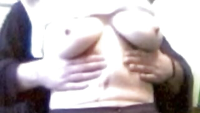 Najljubši :  Blondinka ne pričakuje, da bo vadila gangbang kot božično darilo Video posnetki 