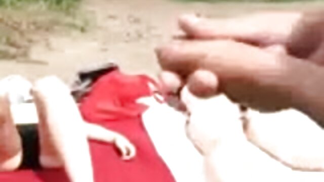 Najljubši :  Pussies se zmoči z usti in prsti, preden jih pribijejo Video posnetki 