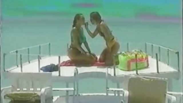 Najljubši :  Svetlolasa MILF ga bo z ustnicami z veseljem utrdila Video posnetki 