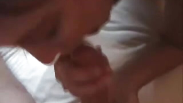 Najljubši :  Zamamljiva blondinka močno popelje BBC globoko v svojo tesno kunco Video posnetki 