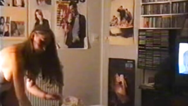 Najljubši :  Očarljivo blondinko so v majhni kopalnici udarili trije žeblji Video posnetki 