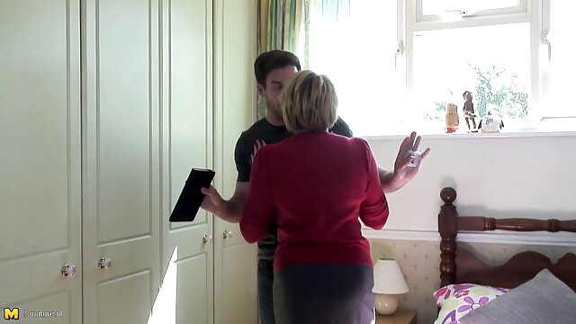 Najljubši :  Slutty rjavolaska dela nadure na sodelavki kljuna Video posnetki 