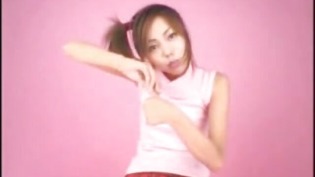 Najljubši :  Rjavolaska srček z obrezano muco, ki piha v čudovito kljunačko Video posnetki 