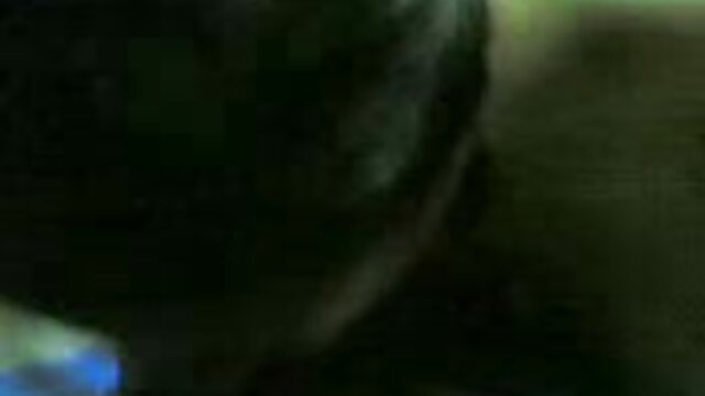 Najljubši :  Prsata blondinka dobi poka od neznanca Video posnetki 