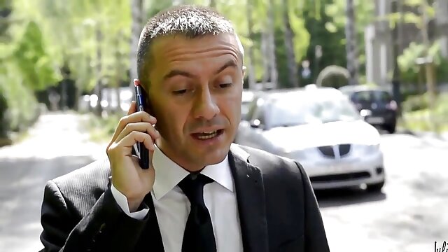 Najljubši :  Blondinka MILF uživa v nenačrtovani aferi s čednim sosedom Video posnetki 