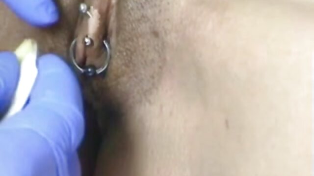 Najljubši :  Vitka MILF je pripeljala svojega najstniškega ljubimca na popoldansko zabavo Video posnetki 