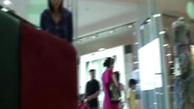 Najljubši :  Piščanka, ki izgleda pifla, je pravzaprav ena kurva mlada tigrica Video posnetki 