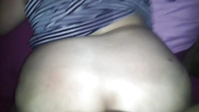 Najljubši :  Mlada piščanka z rjavo kožo Anya Ivy dobi velik beli kljun Video posnetki 