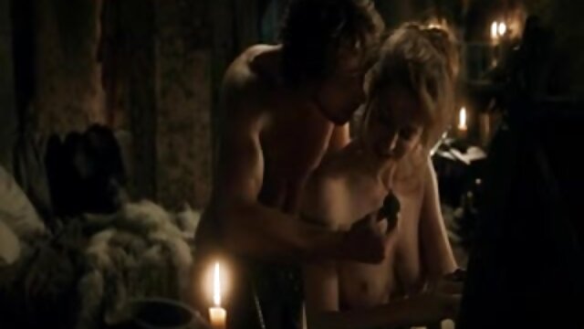 Najljubši :  Čutna masaža včasih vodi v drgnjenje klitorisa in oralni seks Video posnetki 