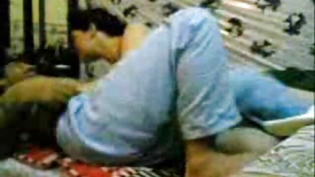 Najljubši :  Bimbo piščanka prisiljena deliti BF-jev kurac s čudovito mačeho Video posnetki 