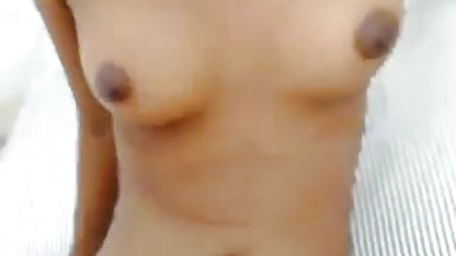 Najljubši :  Modrooka piščanka daje partnerju handjob in spretno sesa kurac Video posnetki 