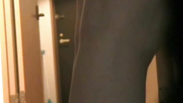 Najljubši :  Nebrzdane kurbe ne morejo nehati brizgati med seksom v troje Video posnetki 