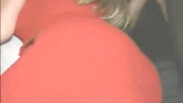 Najljubši :  VIP obravnava uide iz rok temu mladeniču in fantovki Video posnetki 