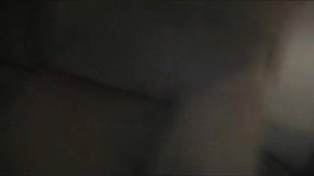 Najljubši :  Blondinka z velikimi prsi se spusti, da bi sesala zlobnega kurca od blizu Video posnetki 