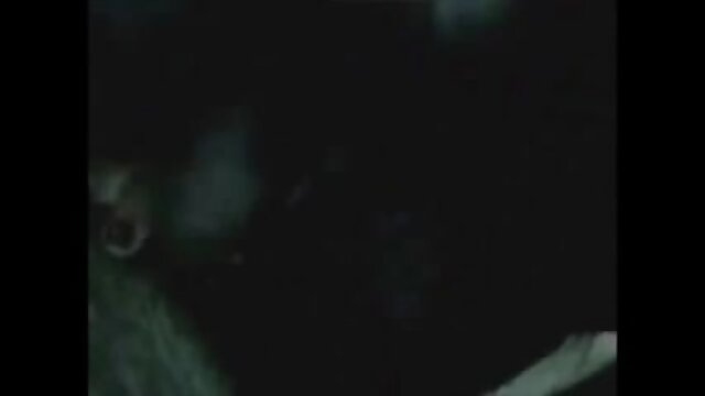 Najljubši :  Vitka blondinka tekaške ekipe dokazuje, da je prva v sesanju kura Video posnetki 