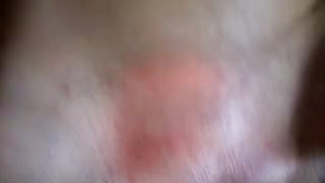 Najljubši :  Dekle ne more pobegniti zaradi vrvi in ​​moški vanjo potisne tiča Video posnetki 