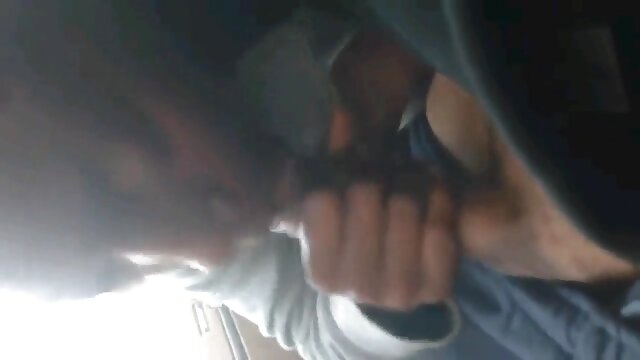 Najljubši :  Navdušeni moški med neustavljivim vrtanjem udari prsasto rjavolasko Video posnetki 