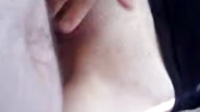 Najljubši :  Očarljiva punca je le korak stran od tega, da postane porno igralka Video posnetki 