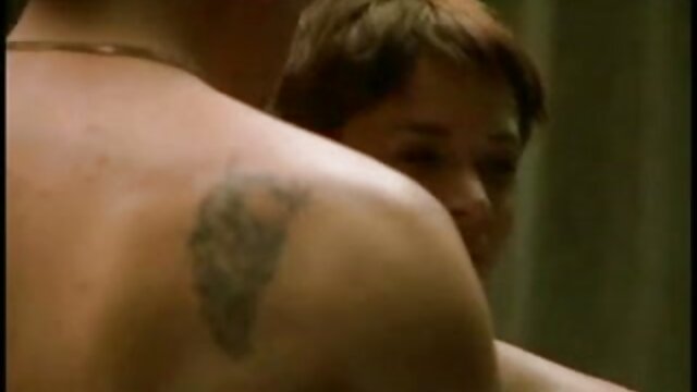 Najljubši :  Pohote najstnice dražijo in zapeljejo obešenega polbrata v trojček Video posnetki 