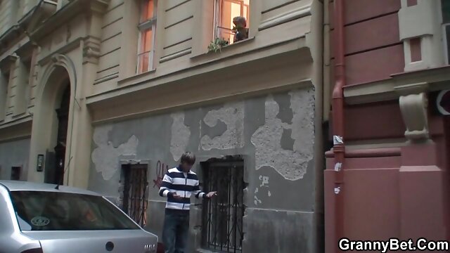 Najljubši :  Kinky bootylicious teen babe z zavezanimi očmi in močno zajebal Video posnetki 