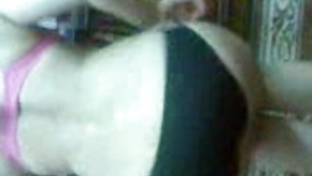 Najljubši :  Dve lezbijki se razveselita z lizanjem muce Video posnetki 