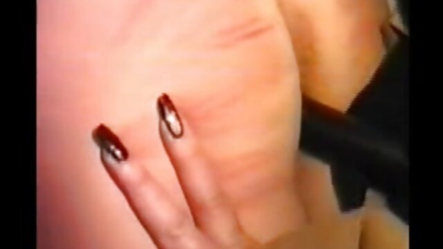 Najljubši :  Prsata rjavolaska teen dobi opustošena na kavču Video posnetki 