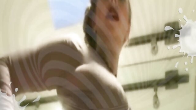 Najljubši :  Po nekaj pijačah so študentje začeli trkati Video posnetki 