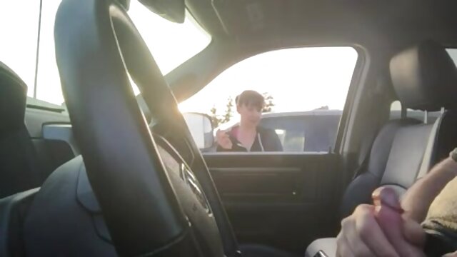 Najljubši :  Blondinka se nasmehne, ko ji ta velika neutrudnjava prodira v punjko Video posnetki 