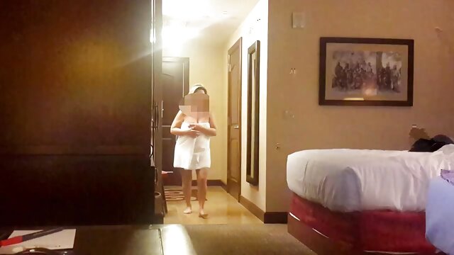 Najljubši :  Mia Malkova sesa tiča in se spravi z očimovim prijateljem Video posnetki 