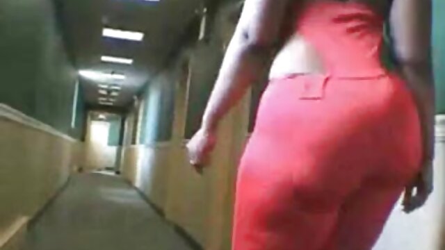 Najljubši :  Kratkolaso ​​plavolaso ​​bejbica je udarila soseda Video posnetki 