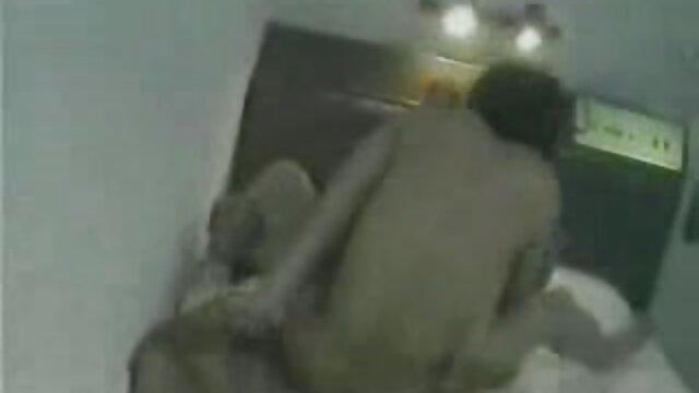 Najljubši :  Eno blondinko dva žebljička uporabljata kot igračo za jebanje Video posnetki 