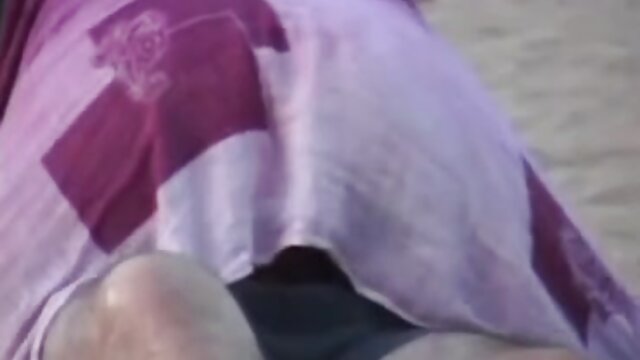 Najljubši :  Rjavolaska je izurjena oralka in obožuje položaj pasjega stila Video posnetki 