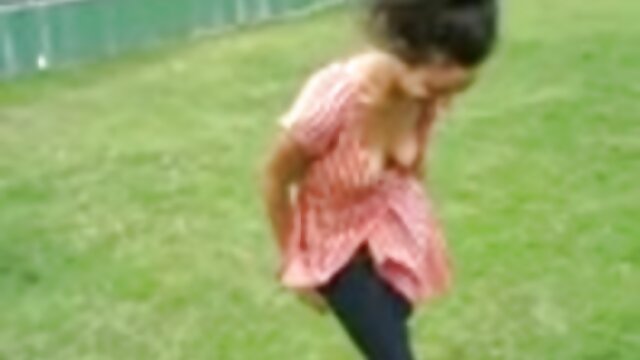 Najljubši :  Slutty rjavolaska zaljubljen med dva žrebca s trdimi petelini Video posnetki 