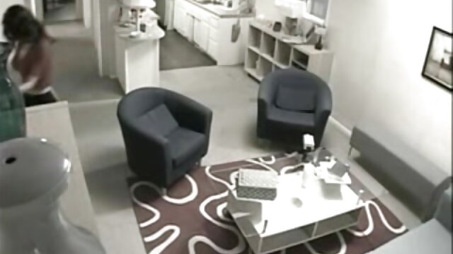 Najljubši :  Blondinka si pred fafanjem da v rit ogromen črn dildo Video posnetki 