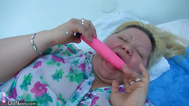 Najljubši :  Nedolžni novinec se ni sramežljivo zatakniti partnerjevi ogromni moškosti Video posnetki 