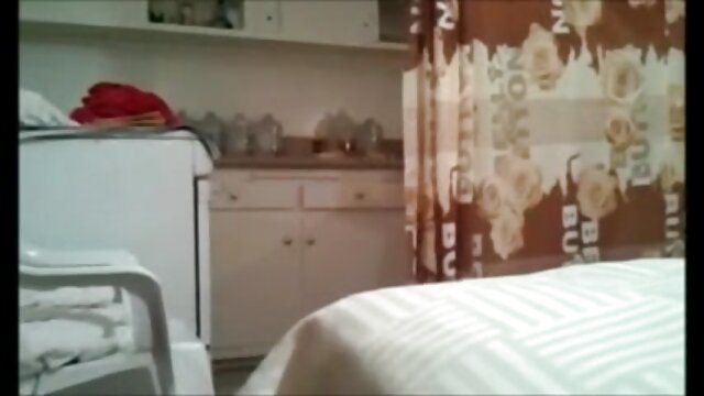 Najljubši :  Šef brez slovesnosti plača temnopoltemu hlapcu, da mu piha Video posnetki 