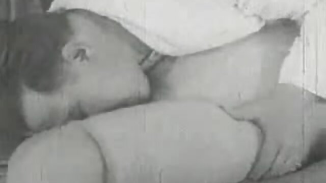 Najljubši :  Slender tip poka v postelji čudovita MILF z okroglimi knockers Video posnetki 